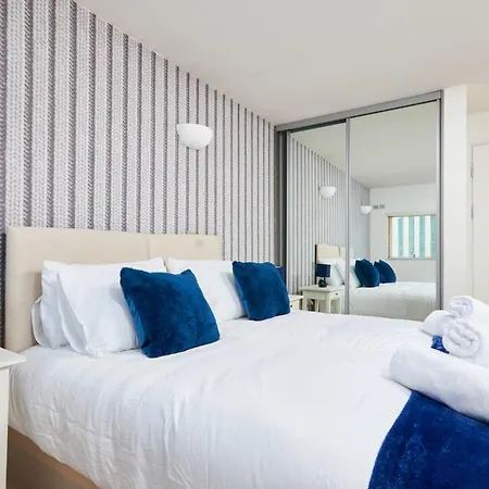 Apartment Perfect For Business Travellers & Relocation - 4 Beds, 2 Bath, Free Parking & Wifi, Monthly Offers *