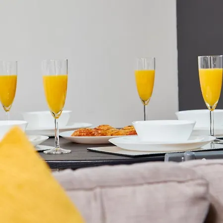 Perfect For Business Travellers & Relocation - 4 Beds, 2 Bath, Free Parking & Wifi, Monthly Offers * Leeds (West Yorkshire)