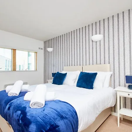 Perfect For Business Travellers & Relocation - 4 Beds, 2 Bath, Free Parking & Wifi, Monthly Offers * Leeds (West Yorkshire)