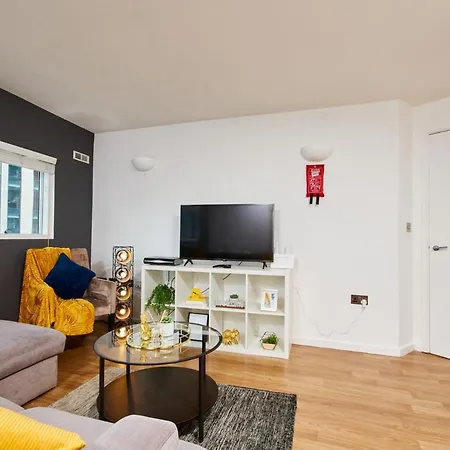 Perfect For Business Travellers & Relocation - 4 Beds, 2 Bath, Free Parking & Wifi, Monthly Offers * Leeds (West Yorkshire)